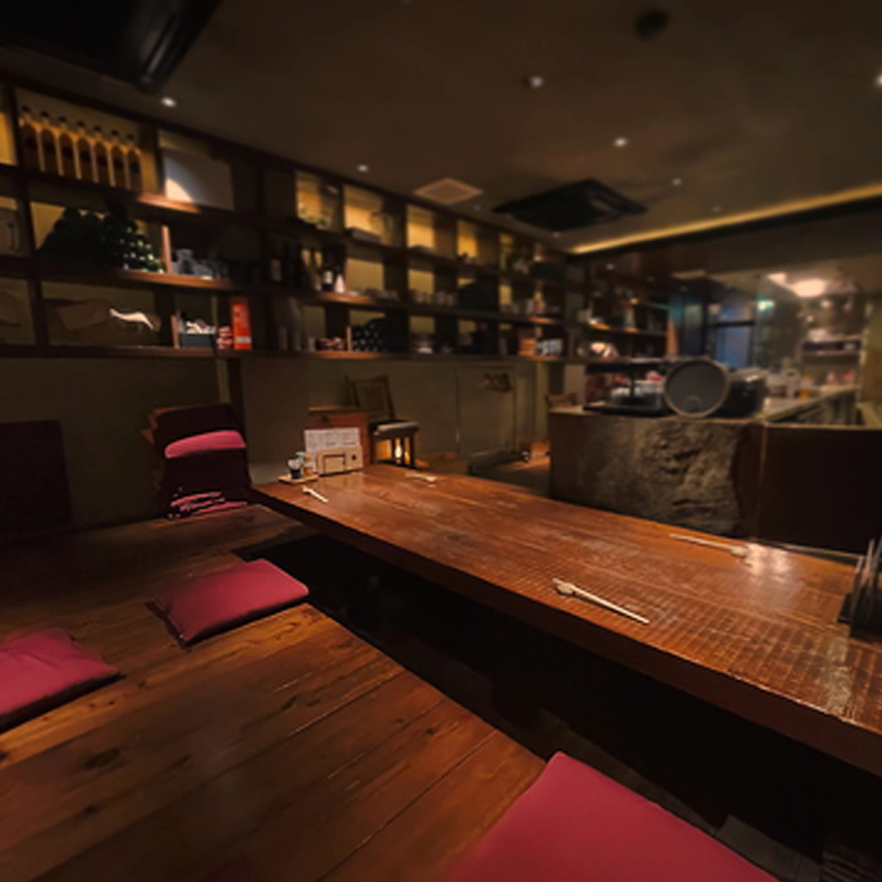 熊本市中央区にあるGRILL末松の落ち着いた店内