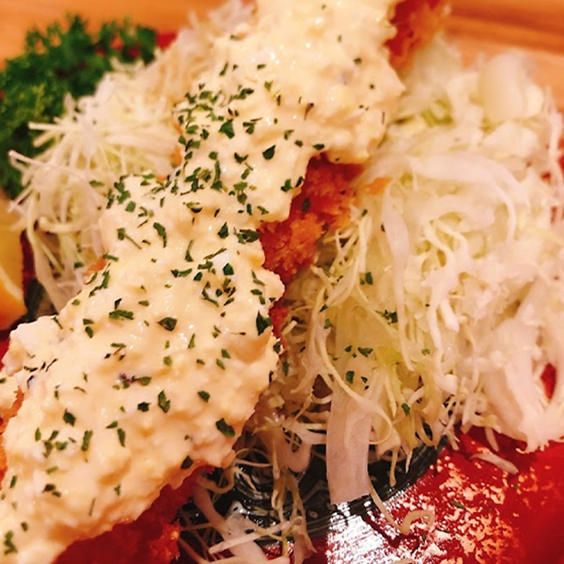 ボリュームのあるヒバリの料理