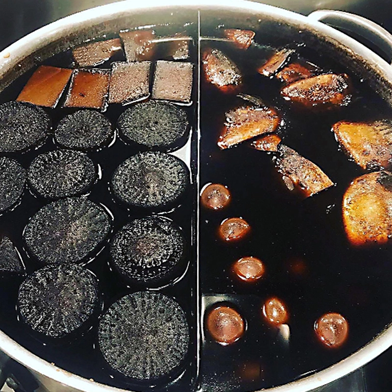 ヒバリ名物の煮込み料理